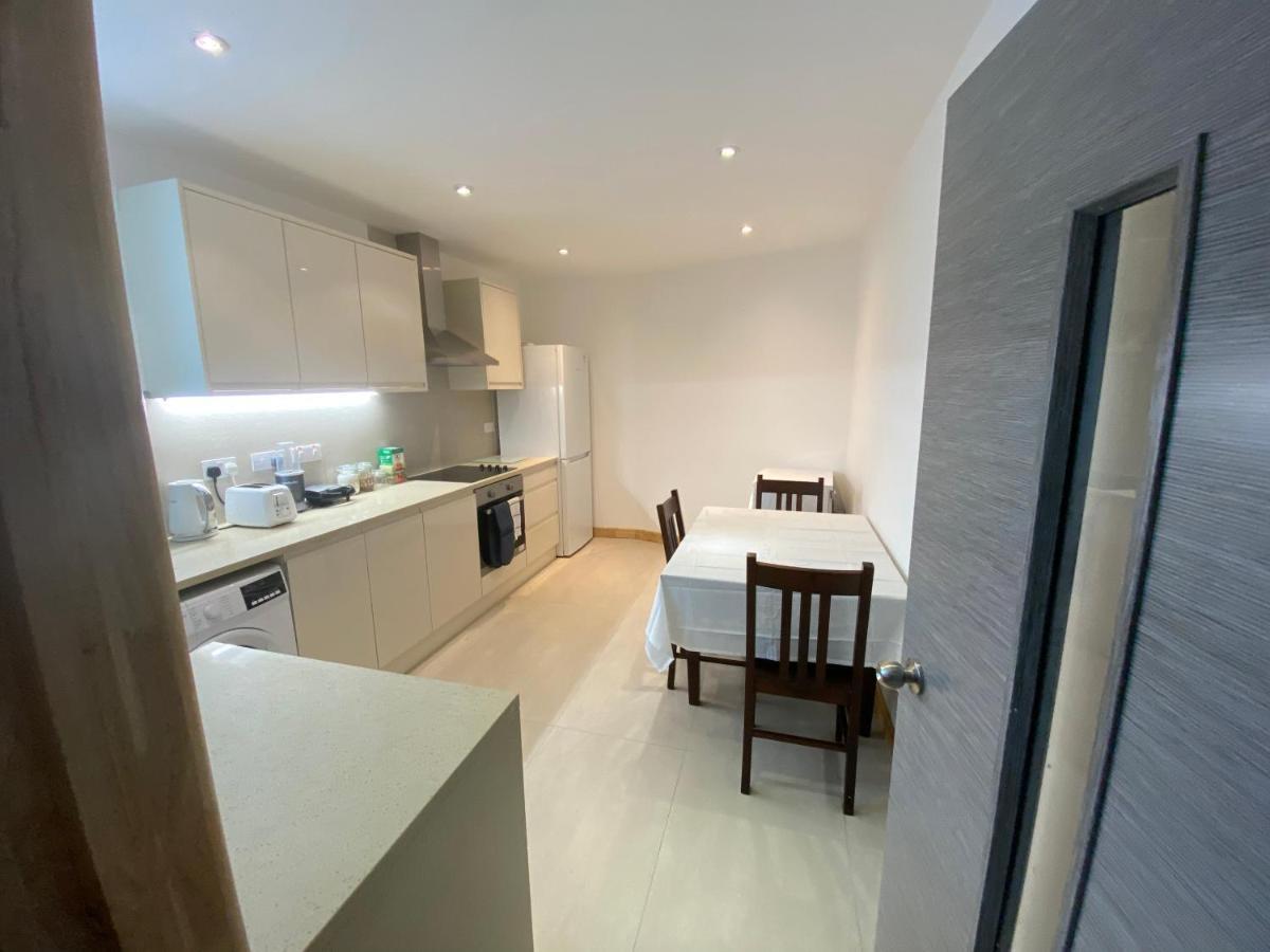 Spacious Shared Double Bedroom In