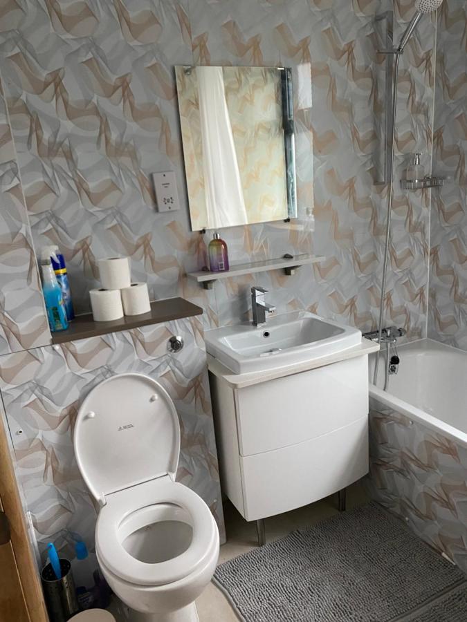 Spacious Shared Double Bedroom In * Londra